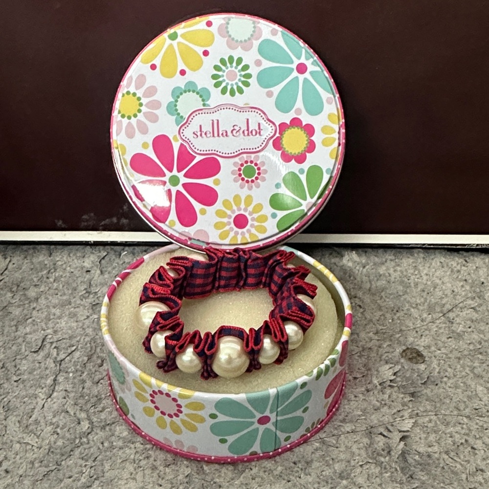BNIB. Stella & Dot Kid Lola stretch bracelet